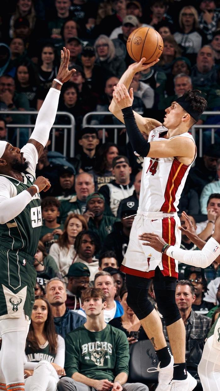 开云体育-逆转之夜！雄鹿最后时刻连续得分取胜，这是发生现在不会.-开云体育